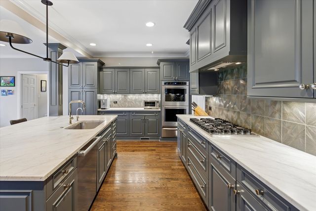 1018 EASTWOOD Road, Glencoe, IL 60022