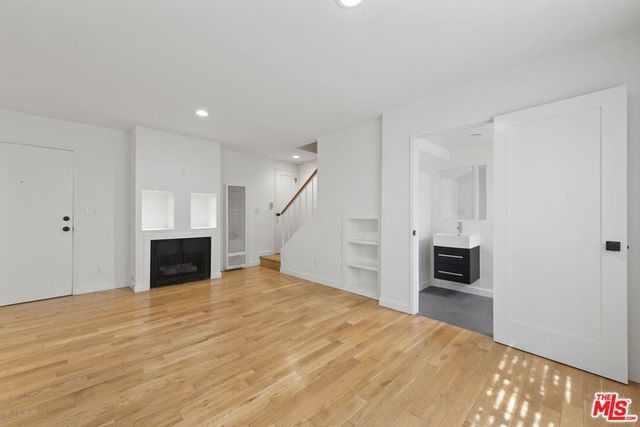 1807 Oak Street, Santa Monica, CA 90405