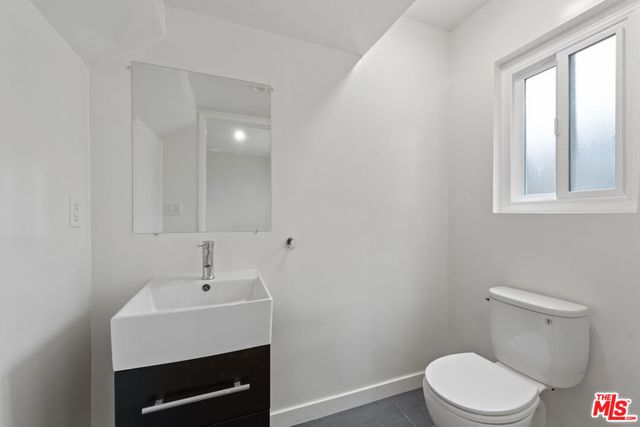 1807 Oak Street, Santa Monica, CA 90405