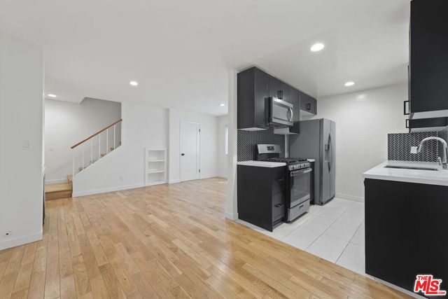 1807 Oak Street, Santa Monica, CA 90405