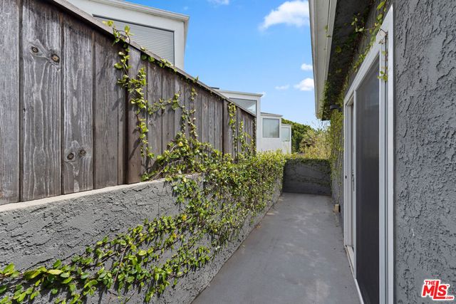 1807 Oak Street, Santa Monica, CA 90405