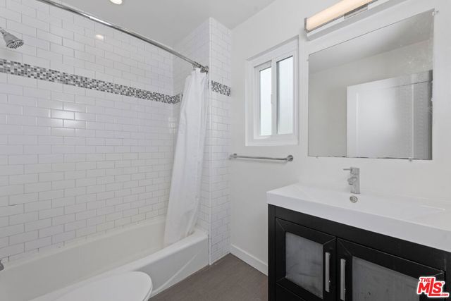 1807 Oak Street, Santa Monica, CA 90405