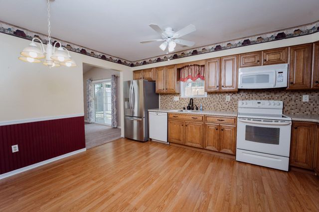 28 CHERRY CIR, Blackwood, NJ 08012