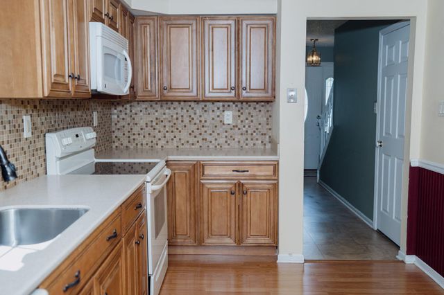 28 CHERRY CIR, Blackwood, NJ 08012
