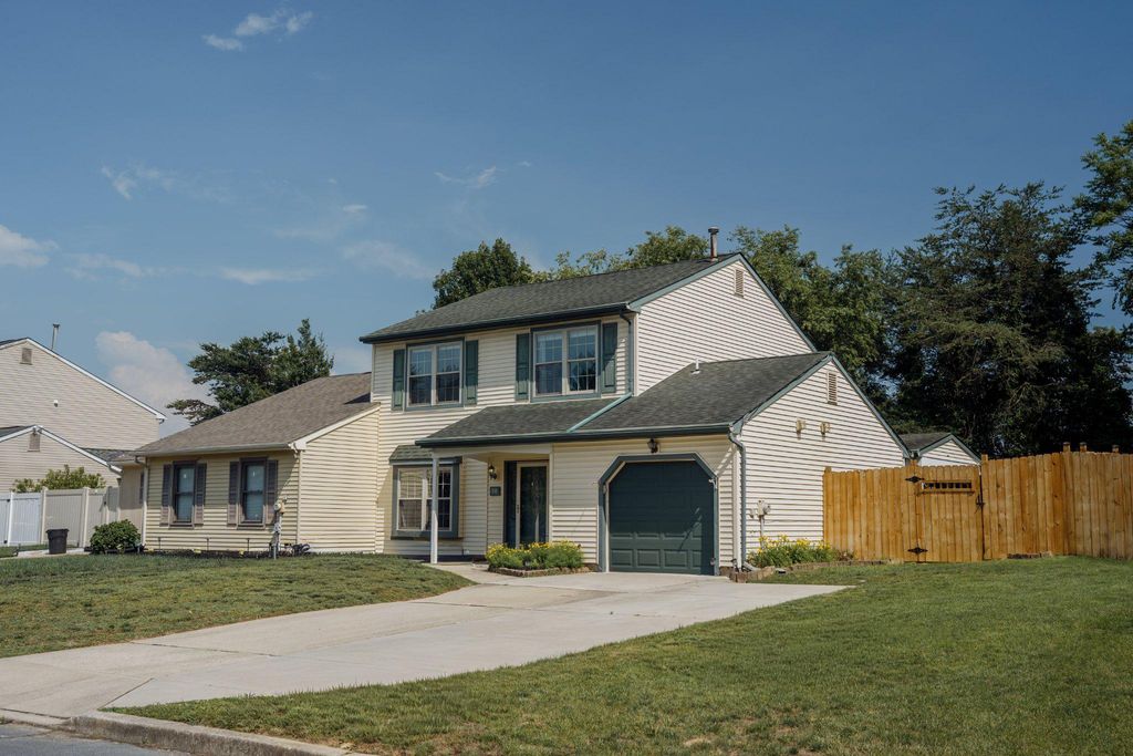 28 CHERRY CIR, Blackwood, NJ 08012