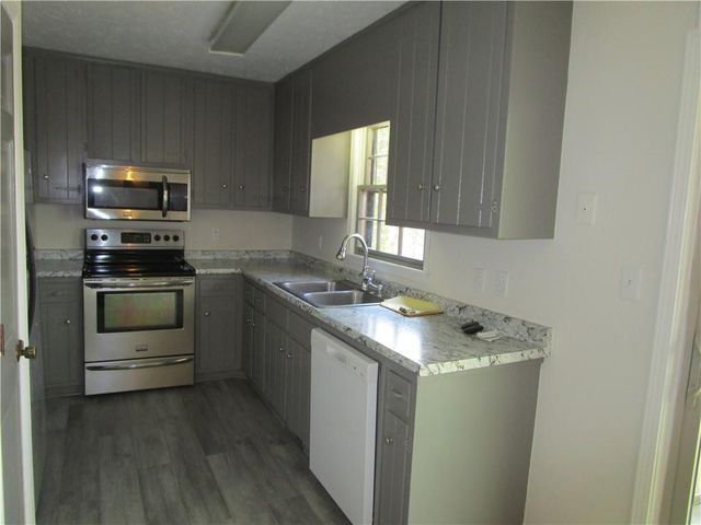3730 Newport Drive, Gainesville, GA 30506
