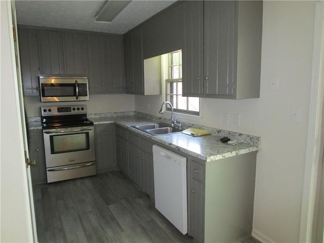 3730 Newport Drive, Gainesville, GA 30506
