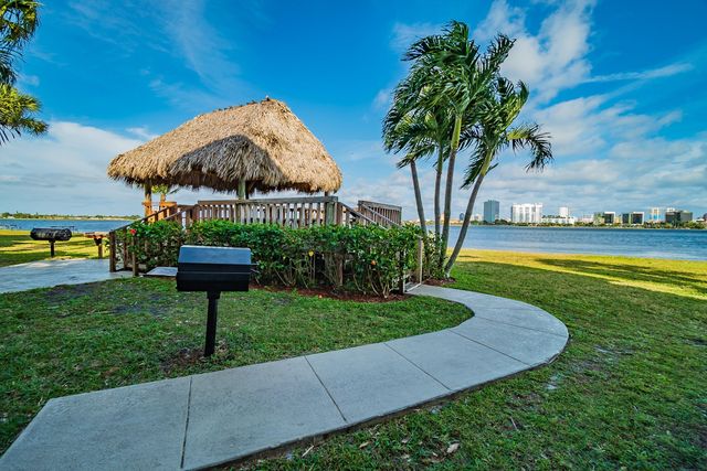 752 Executive Center Drive 24, West Palm Beach, FL 33401