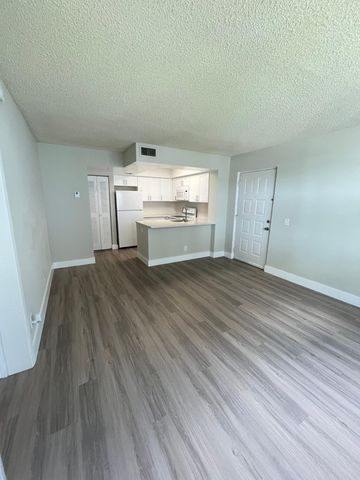 752 Executive Center Drive 24, West Palm Beach, FL 33401