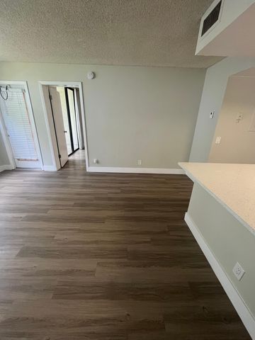 752 Executive Center Drive 24, West Palm Beach, FL 33401