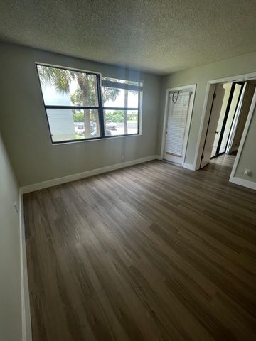 752 Executive Center Drive 24, West Palm Beach, FL 33401