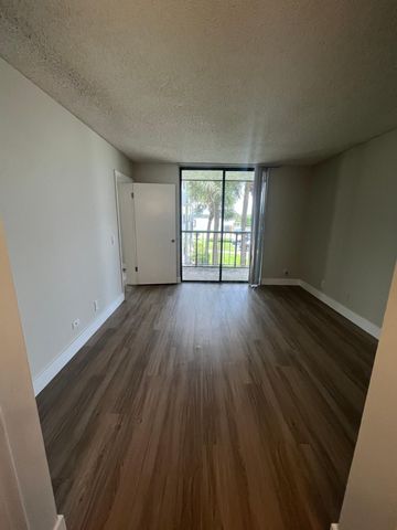 752 Executive Center Drive 24, West Palm Beach, FL 33401