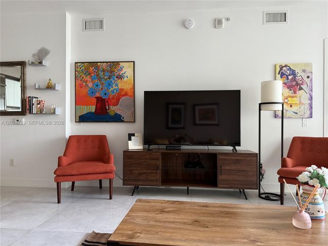 1300 Brickell Bay Dr 1007, Miami, FL 33131