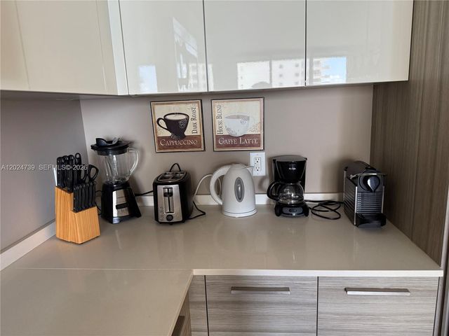 1300 Brickell Bay Dr 1007, Miami, FL 33131
