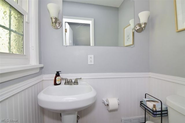 17407 Lomond Boulevard, Shaker Heights, OH 44120