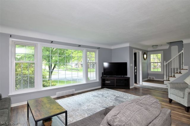 17407 Lomond Boulevard, Shaker Heights, OH 44120