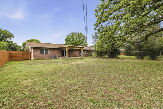 801 Manor dr B, Kerrville, TX 78028