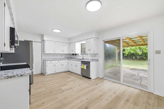 801 Manor dr B, Kerrville, TX 78028