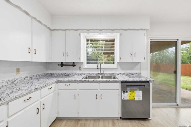 801 Manor dr B, Kerrville, TX 78028