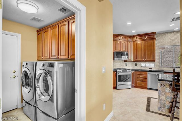 4648 Riva De Romanza Street, Las Vegas, NV 89135