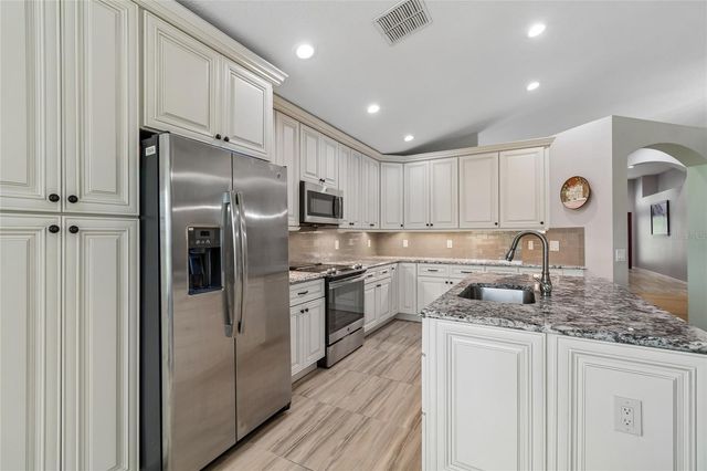 18868 MAISONS DRIVE, Lutz, FL 33558