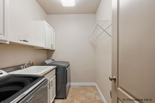 903 STERLING DR, Cheyenne, WY 82009