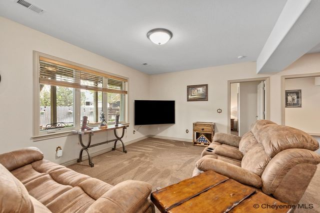 903 STERLING DR, Cheyenne, WY 82009