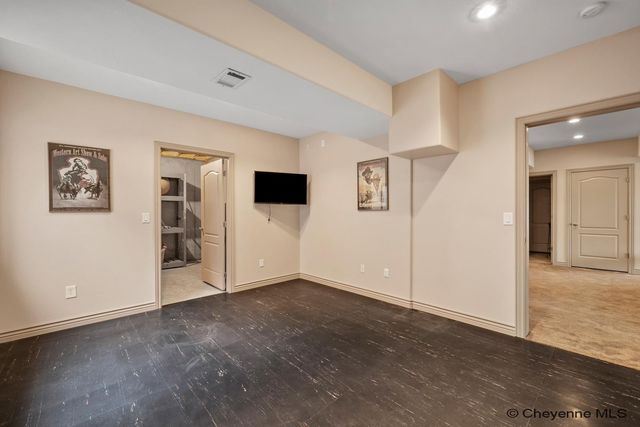 903 STERLING DR, Cheyenne, WY 82009