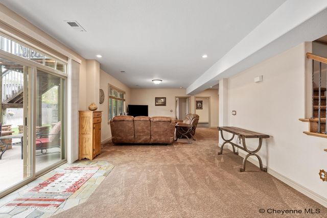 903 STERLING DR, Cheyenne, WY 82009