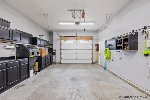 903 STERLING DR, Cheyenne, WY 82009
