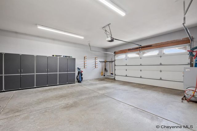 903 STERLING DR, Cheyenne, WY 82009