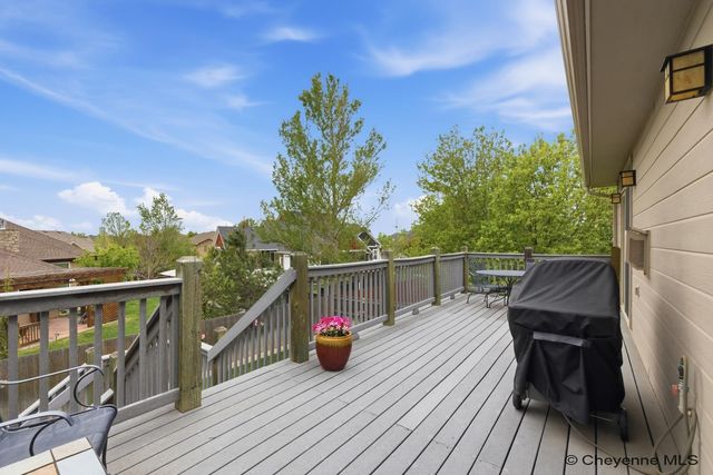 903 STERLING DR, Cheyenne, WY 82009