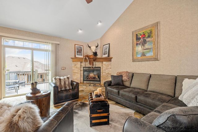 903 STERLING DR, Cheyenne, WY 82009