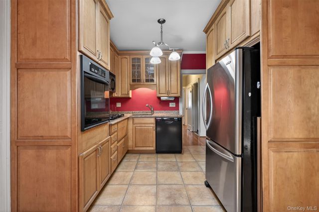 32-30 190th Street, Flushing, NY 11358