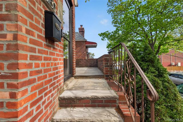 32-30 190th Street, Flushing, NY 11358