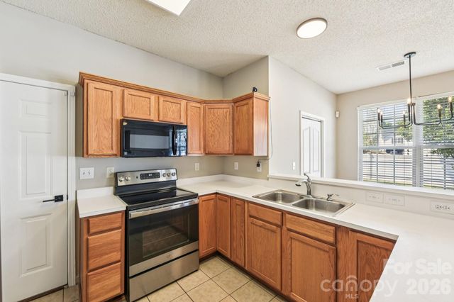 12531 Deaton Hill Drive, Charlotte, NC 28269