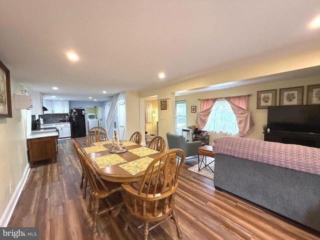 402 WESLEY AVE, Pitman, NJ 08071