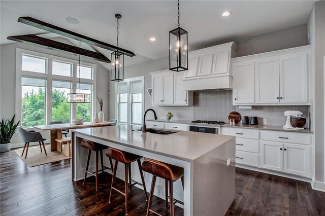25737 W 96th Street, Lenexa, KS 66227