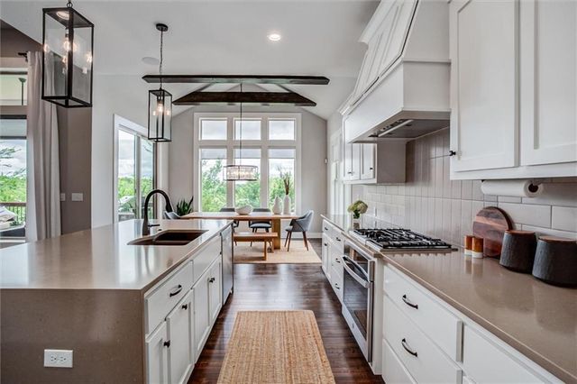 25737 W 96th Street, Lenexa, KS 66227