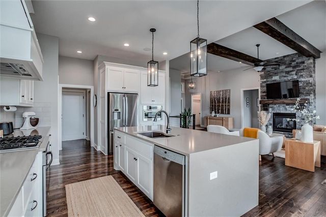 25737 W 96th Street, Lenexa, KS 66227