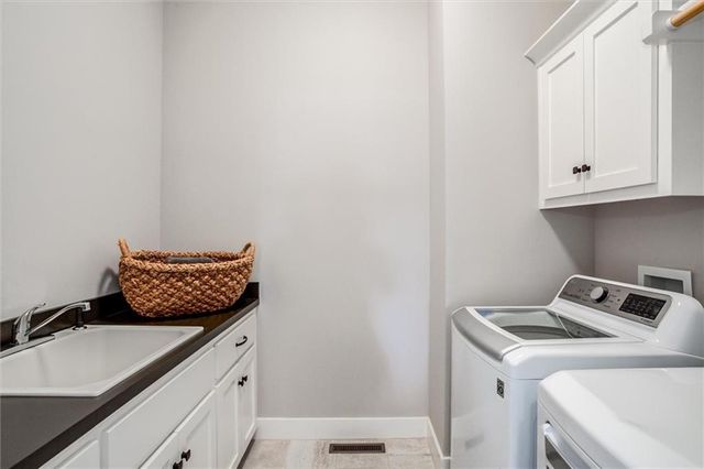 25737 W 96th Street, Lenexa, KS 66227