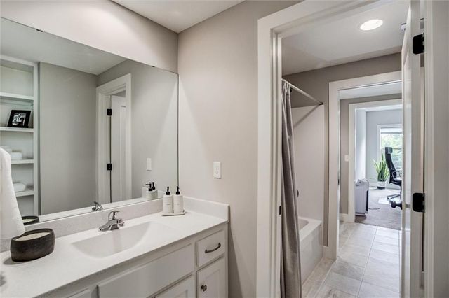 25737 W 96th Street, Lenexa, KS 66227
