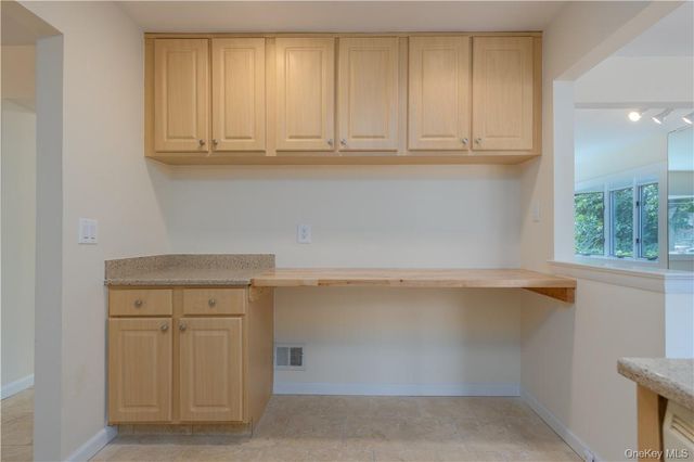 55 W Devonia Avenue, Fleetwood, NY 10552