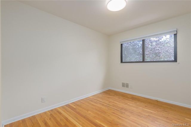 55 W Devonia Avenue, Fleetwood, NY 10552