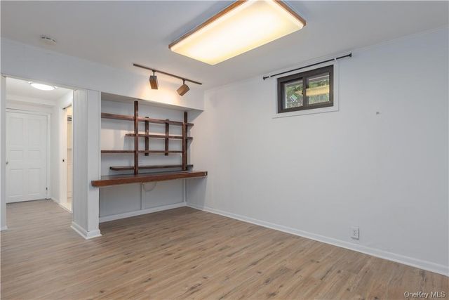 55 W Devonia Avenue, Fleetwood, NY 10552