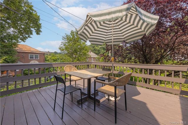 55 W Devonia Avenue, Fleetwood, NY 10552