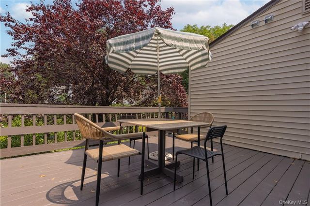 55 W Devonia Avenue, Fleetwood, NY 10552