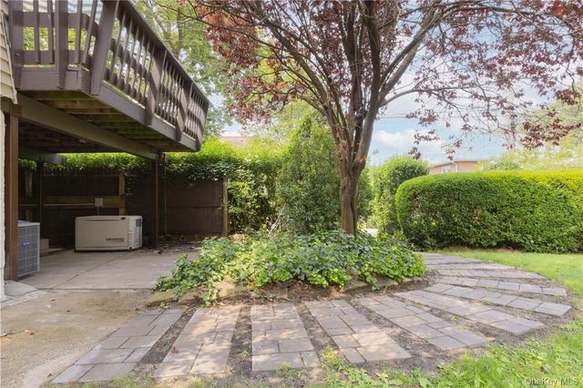 55 W Devonia Avenue, Fleetwood, NY 10552