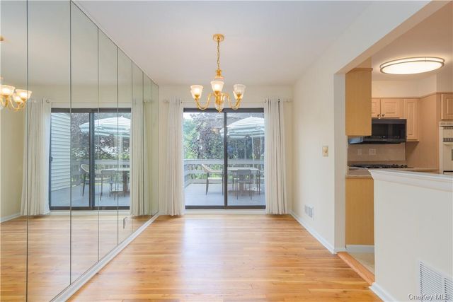 55 W Devonia Avenue, Fleetwood, NY 10552