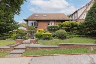 55 W Devonia Avenue, Fleetwood, NY 10552